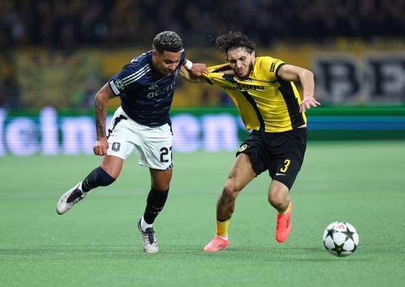 Morgan Rogers of Aston Villa competes for the ball with Jaouen Hadjam of Young Boys Young Boys v Aston Villa, UEFA Champions League, Group Stage, Football, Wankdorf Stadium, Bern, Switzerland, 17 Sep 2024 EDITORIAL USE ONLY No use with unauthorised audio, video, data, fixture lists, club league logos or live services. Online in-match use limited to 120 images, no video emulation. No use in betting, games or single club league player publications. Copyright: xMichaelxZemanek Shutterstockx 14722110an