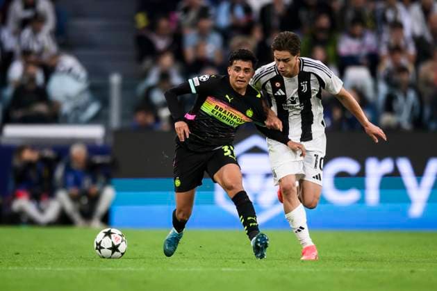 Juventus FC v PSV Eindhoven - UEFA Champions League Richard Ledezma of PSV Eindhoven competes for the ball with Kenan Yildiz of Juventus FC during the UEFA Champions League football match between Juventus FC and PSV Eindhoven. Turin Italy Copyright: xNicolòxCampox