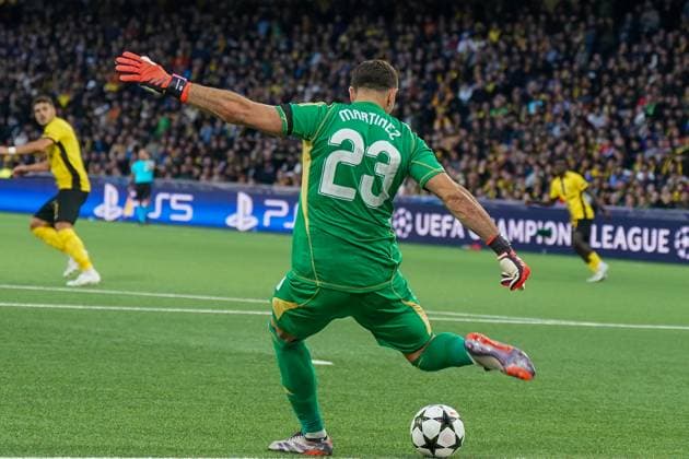 Football Champions League 2024 2025, Matchday 1, YB BSC Young Boys Bern SUI vs Aston Villa FC GB Stadion Wankdorf Bern Emiliano Martinez Aston Villa, 23 Copyright: xJOERANxSTEINSIEKx