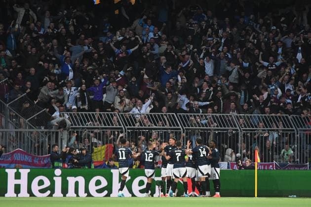 17 09 2024, Bern, Stadion Wankdorf, UEFA Champions League Young Boys Aston Villa, the players of Aston Villa celebrate the goal to 0 1 by 8 Youri Tielemans Villa Bern Bern Stadion Wankdorf Bern Switzerland Copyright: xJustPictures.ch ManuelxWinterbergerx jp-de-MaWi-MWI_1629