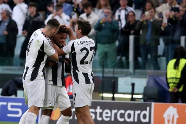 CALCIO - UEFA Champions League - Juventus FC vs PSV Eindhoven Juventus team celebrates the goal of Weston McKennie (Juventus FC) during Juventus FC vs PSV Eindhoven, UEFA Champions League football match in Turin, Italy, September 17 2024 Turin Italy  Copyright: xIPAxSport ABACAx