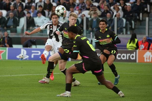 Turin: Kenan Yildiz (Juventus FC) scores the goal of 1-0 during Juventus FC vs PSV Eindhoven, UEFA Champions League football match in Turin, Italy, September 17 2024 CALCIO - UEFA Champions League - Juventus FC vs PSV Eindhoven  - ZUMAp169 20240917_zsa_p169_003 Copyright: xClaudioxBenedetto IPAxSportx