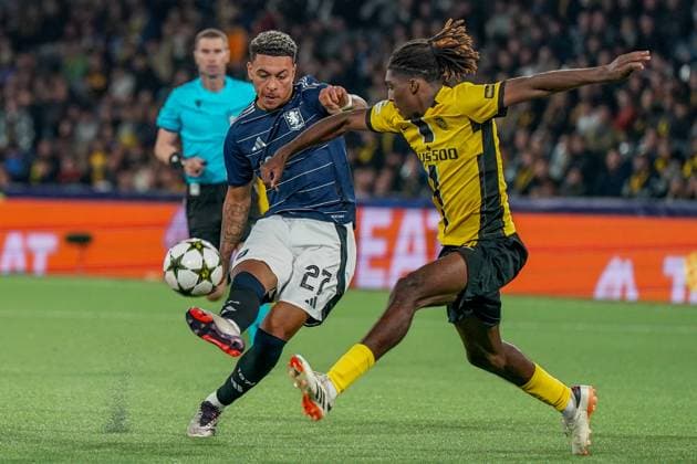 Football Champions League 2024 2025, Matchday 1, YB BSC Young Boys Bern SUI vs Aston Villa FC GB Stadion Wankdorf Bern One-on-one Morgan Rogers Aston Villa, 27 with Tanguy Zoukrou BSC Young Boys, 04 Copyright: xJOERANxSTEINSIEKx