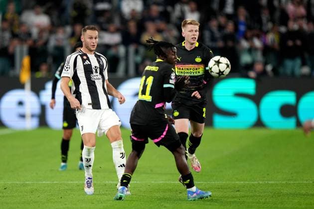 TURINE - (l-r) Teun Koopmeiners of Juventus, Johan Bakayoko of PSV Eindhoven, Jerdy Schouten of PSV Eindhoven during the UEFA Champions league match between Juventus FC and PSV Eindhoven at Allianz Stadium on Sept. 17, 2024 in Turin, Italy. ANP TOBIAS KLEUVER UEFA Champions League 2024 25 xVIxANPxSportx xxANPxIVx 508712010 originalFilename: 508712010.jpg