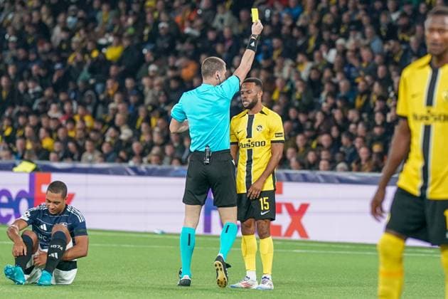 Football Champions League 2024 2025, Matchday 1, YB BSC Young Boys Bern SUI v Aston Villa FC GB Stadion Wankdorf Bern Referee Georgi Kabakov BUL shows Meschack Elia BSC Young Boys, 15 the yellow card Copyright: xJOERANxSTEINSIEKx