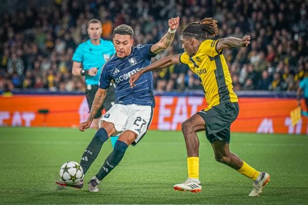 Football Champions League 2024 2025, Matchday 1, YB BSC Young Boys Bern SUI vs Aston Villa FC GB Stadion Wankdorf Bern One-on-one Morgan Rogers Aston Villa, 27 with Tanguy Zoukrou BSC Young Boys, 04 Copyright: xJOERANxSTEINSIEKx