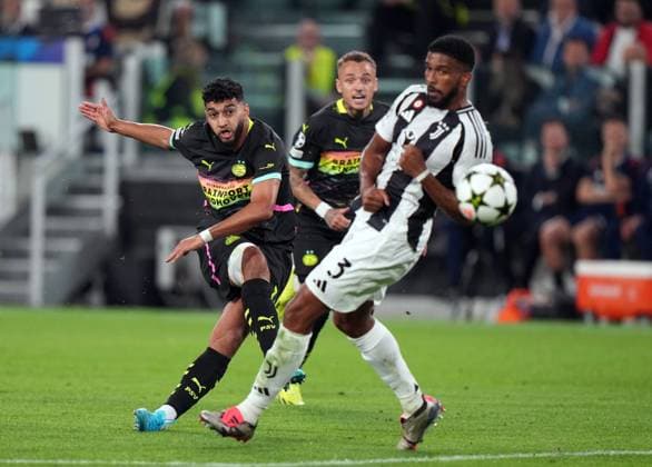 TURINE - (l-r) Ismael Saibari of PSV Eindhoven, Bremer of Juventus during the UEFA Champions league match between Juventus FC and PSV Eindhoven at Allianz Stadium on Sept. 17, 2024 in Turin, Italy. ANP TOBIAS KLEUVER UEFA Champions League 2024 25 xVIxANPxSportx xxANPxIVx 508712488 originalFilename: 508712488.jpg