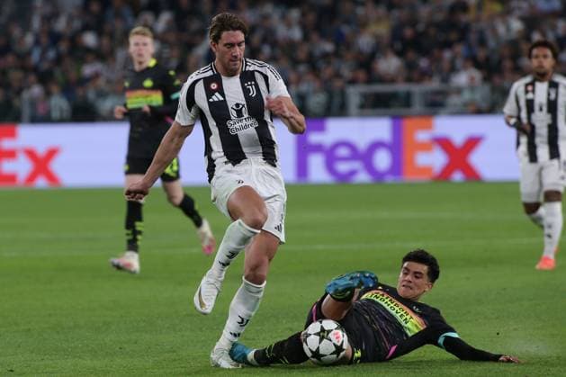 Turin: Dusan Vlahovic (Juventus FC) in action during Juventus FC vs PSV Eindhoven, UEFA Champions League football match in Turin, Italy, September 17 2024 CALCIO - UEFA Champions League - Juventus FC vs PSV Eindhoven  - ZUMAp169 20240917_zsa_p169_011 Copyright: xClaudioxBenedetto IPAxSportx