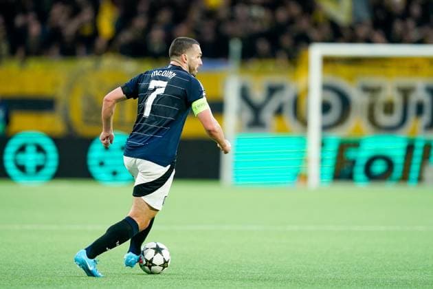 Bern, Switzerland, September 17th 2024: Captain John McGinn (7 Aston Villa) controls the ball during the UEFA Champions League football match between Young Boys and Aston Villa at Wankdorf Stadion in Bern, Switzerland. (Daniela Porcelli SPP) Copyright: xDanielaxPorcellix xSPPx spp-en-DaPoSp-20240917-_DP17272