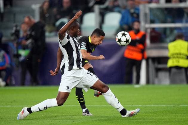 TURINE - (l-r) Pierre Kalulu of Juventus, Mauro Junior of PSV Eindhoven during the UEFA Champions league match between Juventus FC and PSV Eindhoven at Allianz Stadium on Sept. 17, 2024 in Turin, Italy. ANP TOBIAS KLEUVER UEFA Champions League 2024 25 xVIxANPxSportx xxANPxIVx 508713057 originalFilename: 508713057.jpg