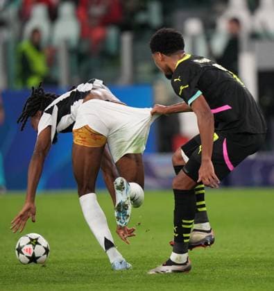 TURINE - (l-r) Khephren Thuram of Juventus, Malik Tillman of PSV Eindhoven during the UEFA Champions league match between Juventus FC and PSV Eindhoven at Allianz Stadium on Sept. 17, 2024 in Turin, Italy. ANP TOBIAS KLEUVER UEFA Champions League 2024 25 xVIxANPxSportx xxANPxIVx 508713278 originalFilename: 508713278.jpg