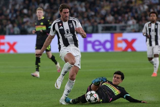 CALCIO - UEFA Champions League - Juventus FC vs PSV Eindhoven Dusan Vlahovic (Juventus FC) in action during Juventus FC vs PSV Eindhoven, UEFA Champions League football match in Turin, Italy, September 17 2024 Turin Italy  Copyright: xIPAxSport ABACAx