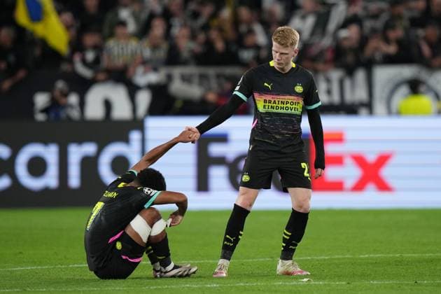 TURINE - (l-r) Malik Tillman of PSV Eindhoven, Jerdy Schouten of PSV Eindhoven after the UEFA Champions league match between Juventus FC and PSV Eindhoven at Allianz Stadium on Sept. 17, 2024 in Turin, Italy. ANP TOBIAS KLEUVER UEFA Champions League 2024 25 xVIxANPxSportx xxANPxIVx 508713539 originalFilename: 508713539.jpg