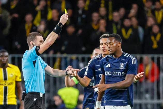 Jhon Duran Aston Villa, 09 gets the yellow card from referee Georgi Kabakov BUL , Football, UEFA Champions League, Matchday 1, 2024 2025, Young Boys Bern vs Aston Villa, 17 09 2024, Stadion Wankdorf, Bern, Switzerland Bern Stadion Wankdorf Bern Switzerland Copyright: xGrantxHubbsx