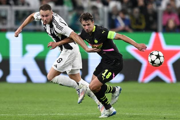 Db Torino 17 09 2024 - Champions League Juventus-PSV Eindhoven foto Daniele Buffa Image nella foto: Teun Koopmeiners-Olivier Boscagli 
