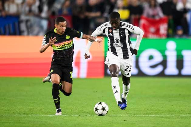 Juventus FC v PSV Eindhoven - UEFA Champions League Timothy Weah of Juventus FC competes for the ball with Mauro Junior of PSV Eindhoven during the UEFA Champions League football match between Juventus FC and PSV Eindhoven. Turin Italy Copyright: xNicolòxCampox