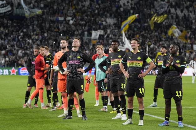 TURINE - (l-r) PSV Eindhoven goalkeeper Walter Benitez, Luuk de Jong of PSV Eindhoven, Adamo Nagalo of PSV Eindhoven, Jason van Duiven of PSV Eindhoven, Johan Bakayoko of PSV Eindhoven after the UEFA Champions league match between Juventus FC and PSV Eindhoven at Allianz Stadium on Sept. 17, 2024 in Turin, Italy. ANP TOBIAS KLEUVER UEFA Champions League 2024 25 xVIxANPxSportx xxANPxIVx 508714372 originalFilename: 508714372.jpg