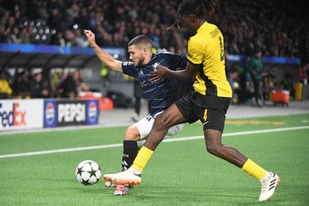 17 09 2024, Bern, Stadion Wankdorf, UEFA Champions League Young Boys Aston Villa, 10 Emiliano Buendia Villa vs 4 Bahne Zoukrou Young Boys Bern Stadion Wankdorf Bern Switzerland Copyright: xJustPictures.ch ManuelxWinterbergerx jp-de-MaWi-MWI_1745