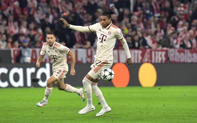 17 09 2024, xemx, Football UEFA Champions League, FC Bayern Muenchen Dinamo Zagreb emspor, v l Michael Olise FC Bayern Muenchen action, single action, single image, cropped image, full body shot, whole figure DFL DFB REGULATIONS PROHIBIT ANY USE OF PHOTOGRAPHS as IMAGE SEQUENCES and or QUASI VIDEO Muenchen