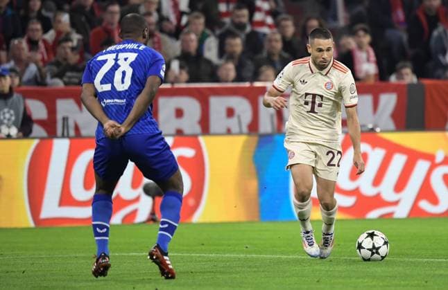 17 09 2024, xemx, Football UEFA Champions League, FC Bayern Muenchen Dinamo Zagreb emspor, v l Kevin Theophile Catherine Dinamo Zagreb , Raphael Guerreiro FC Bayern Muenchen DFL DFB REGULATIONS PROHIBIT ANY USE OF PHOTOGRAPHS as IMAGE SEQUENCES and or QUASI VIDEO Muenchen