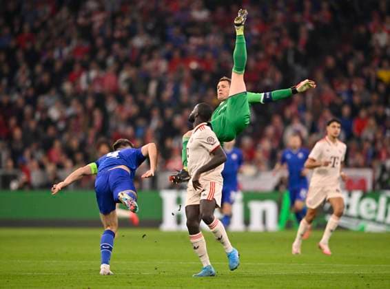 Goalkeeper Manuel Neuer FC Bayern Muenchen FCB 01 Header duel duel action saves by head against Bruno Petkovic GNK Dinamo Zagreb 09 Dayot Upamecano FC Bayern Muenchen FCB 02 FC Bayern Muenchen FCB vs GNK Dinamo Zagreb Matchday 1 17 09 2024 DFL REGULATIONS PROHIBIT ANY USE OF PHOTOGRAPHS AS IMAGE SEQUENCES AND OR QUASI VIDEO FC Bayern Muenchen FCB vs GNK Dinamo Zagreb