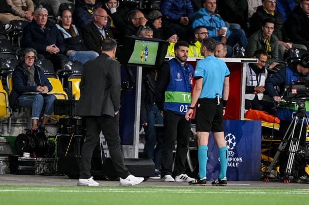 Referee Georgi Kabakov looks at VAR during the UEFA Champions League 2024 25 League Phase MD1 match between BSC Young Boys and Aston Villa FC at Stadion Wankdorf on September 17, 2024 in Bern, Switzerland Defodi 062 BSCVIL240917 113 Defodi-541