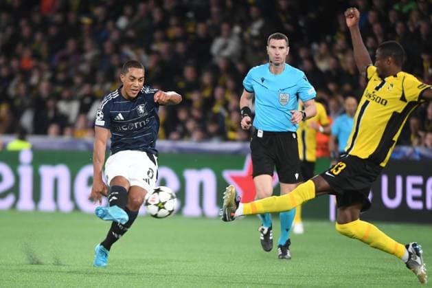 17 09 2024, Bern, Stadion Wankdorf, UEFA Champions League Young Boys Aston Villa, 8 Youri Tielemans Villa vs 13 Mohamed Ali Camara Young Boys Bern Stadion Wankdorf Bern Switzerland Copyright: xJustPictures.ch ManuelxWinterbergerx jp-de-MaWi-MWI_1684