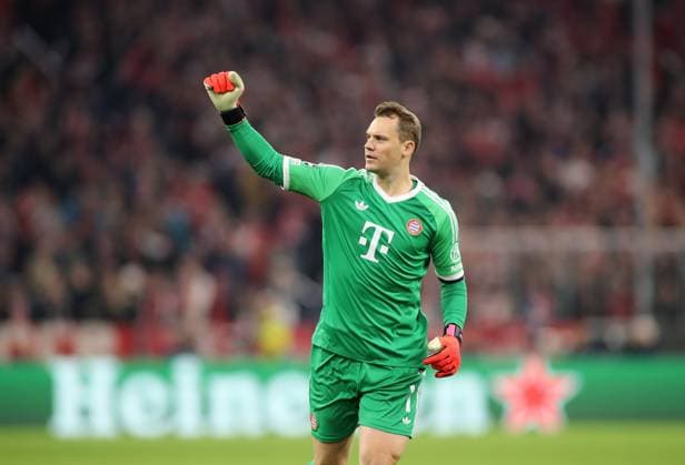 Munich, Germany 17 September 2024 Football, Men, Champions League, Season 2024 2025, FC Bayern Munich GNK Dinamo Zagreb, Allianz Arena, Matchday 1 Manuel Neuer FC Bayern Munich raises his right arm, Goal celebration, Cheering