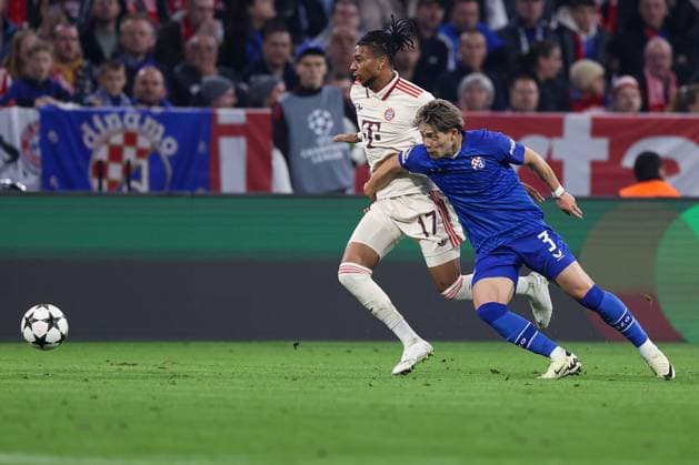Soccer UEFA Champions League Matchday 1 FC Bayern Munich Dinamo Zagreb on 17 09 2024 at the Allianz Arena in Munich Michael Olise Munich , left Takuya Ogiwara Zagreb , right xMSx