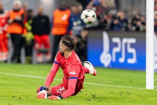 Ivan Nevestic 33 GNK Dinamo Zagreb , Penalty kick, 1 0, FC Bayern Muenchen vs GNK Dinamo Zagreb, Football, UEFA Champions League, Matchday 1, 17 09 2024 DFB regulations prohibit any use of photographs as image sequences and or quasi video Muenchen Bayern Germany Copyright: xkolbert-press UlrichxGamelx