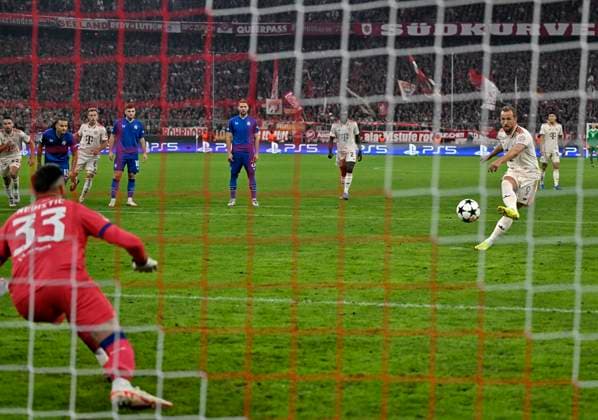 17 09 2024, Football UEFA Championsleague 2024 2025 Matchday 1, FC Bayern Munich Dinamo Zagreb, at Allianz Arena Munich Harry Kane FC Bayern Munich scores to make it 1 0 against goalkeeper Ivan Nestic Dinamo Zagreb DFL and DFB regulations prohibit any use of photographs as image sequences and or quasi video