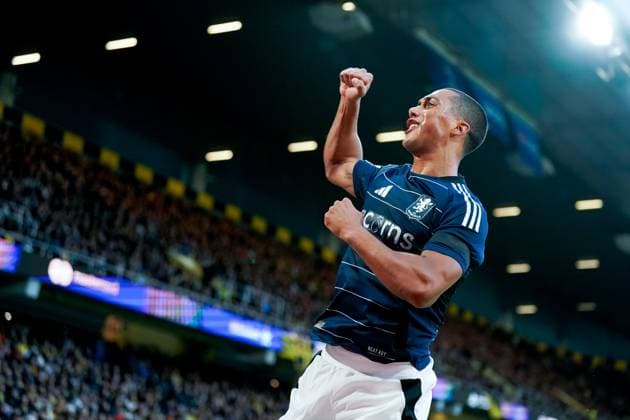 Bern, Switzerland, September 17th 2024: Youri Tielemans (8 Aston Villa) celebrates after scoring his team s first goal during the UEFA Champions League football match between Young Boys and Aston Villa at Wankdorf Stadion in Bern, Switzerland. (Daniela Porcelli SPP) Copyright: xDanielaxPorcellix xSPPx spp-en-DaPoSp-20240917-_DP29586-2