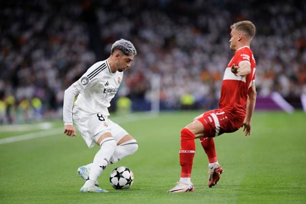 UEFA CHAMPIONS LEAGUE - Real Madrid vs VfB Stuttgart MADRID, SPAIN - SEPTEMBER 17: Federico Valverde of Real Madrid and Chris Führich of VfB Stuttgart fight for the ball during the UEFA CHAMPIONS LEAGUE 2024 25 match between Real Madrid and VfB Stuttgart at Santiago Bernabeu Stadium. (Photo by Guillermo Martinez) Madrid Santiago BernabÃ u Stadium Spain Copyright: xGuillermoxMartinezx