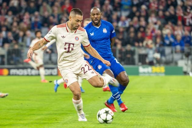 Raphael Guerreiro 22 FC Bayern Muenchen in duel, FC Bayern Muenchen vs GNK Dinamo Zagreb, Football, UEFA Champions League, 1 Matchday, 17 09 2024 DFB regulations prohibit any use of photographs as image sequences and or quasi video Muenchen Bayern Germany Copyright: xkolbert-press UlrichxGamelx
