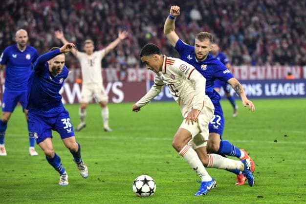 17 09 2024, xemx, Football UEFA Champions League, FC Bayern Muenchen Dinamo Zagreb emspor, v l Marko Rog Dinamo Zagreb , Jamal Musiala FC Bayern Muenchen , Stefan Ristovski Dinamo Zagreb Zweikampf, Aktion, action, battle for the ball DFL DFB REGULATIONS PROHIBIT ANY USE OF PHOTOGRAPHS as IMAGE SEQUENCES and or QUASI VIDEO Muenchen