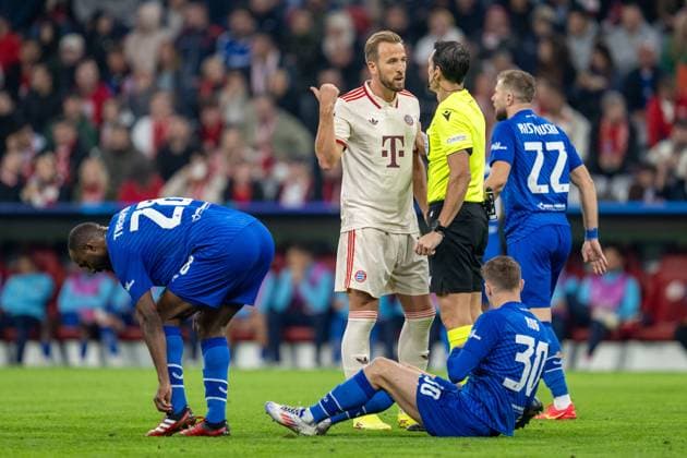 Harry Kane 9 FC Bayern Muenchen in conversation with the referee, FC Bayern Muenchen vs GNK Dinamo Zagreb, Football, UEFA Champions League, 1 Matchday, 17 09 2024 DFB regulations prohibit any use of photographs as image sequences and or quasi video Muenchen Bayern Germany Copyright: xkolbert-press UlrichxGamelx