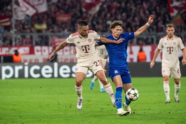 Raphael Guerreiro FC Bayern Muenchen, 22 in duel with Takuya Ogiwara GNK Dinamo, 03 , GER, FC Bayern Muenchen vs GNK Dinamo Zagreb, Football, Champions League, Matchday 1, Season 2024 2025, 17 09 2024 GER, FC Bayern Muenchen vs GNK Dinamo Zagreb, Football, Champions League, Matchday 1, Season 2024 2025, 17 09 2024 Muenchen Copyright: xEibner-Pressefoto Memmlerx EP_MMR