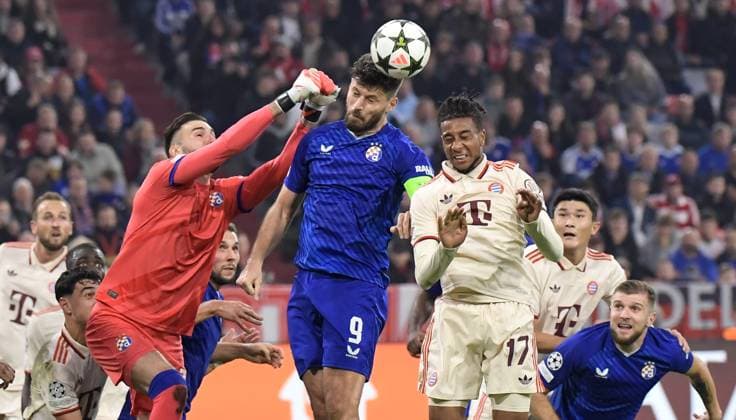 17 09 2024, xemx, Football UEFA Champions League, FC Bayern Muenchen Dinamo Zagreb emspor, v l Ivan Nevistic Dinamo Zagreb , Bruno Petkovic Dinamo Zagreb , Michael Olise FC Bayern Muenchen Zweikampf, Aktion, action, battle for the ball DFL DFB REGULATIONS PROHIBIT ANY USE OF PHOTOGRAPHS as IMAGE SEQUENCES and or QUASI VIDEO Muenchen