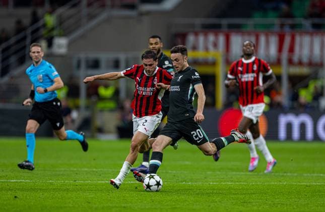 Football - UEFA Champions League - League Phase - AC Milan v Liverpool FC MILAN, ITALY - Tuesday, September 17, 2024: Liverpool s Diogo Jota (R) is challenged by AC Milan s captain Davide Calabria during the UEFA Champions League game between AC Milan and Liverpool FC at the Stadio San Siro. ITALY Stadio San Siro LOMBARDY ITALY  Copyright: xDavidxRawcliffex P2024-09-17-AC_Milan_Liverpool-57