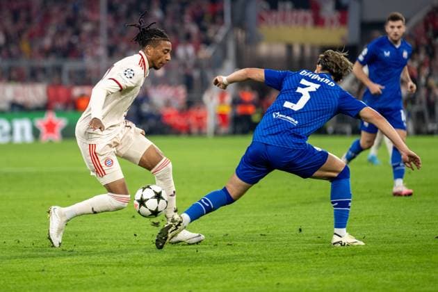 Michael Olise 17 FC Bayern Muenchen in duel with Takuya Ogiwara 3 GNK Dinamo Zagreb , FC Bayern Muenchen vs GNK Dinamo Zagreb, Soccer, UEFA Champions League, 1 Matchday, 17 09 2024 DFB regulations prohibit any use of photographs as image sequences and or quasi video Muenchen Bayern Germany Copyright: xkolbert-press UlrichxGamelx