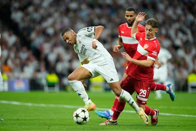 Real Madrid C.F. v VfB Stuttgart - UEFA Champions League 2024 25 League Phase MD1 Kylian Mbappe centre-forward of Real Madrid and France and Anthony Rouault centre-back of Stuttgart and France compete for the ball during the UEFA Champions League 2024 25 League Phase MD1 match between Real Madrid C.F. and VfB Stuttgart at Estadio Santiago Bernabeu on September 17, 2024 in Madrid, Spain. Madrid Spain  Copyright: xJosexBretonx originalFilename:bretonhernandez-realmadr240917_npFPw.jpg