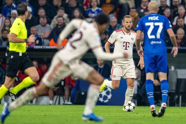 Harry Kane 9 FC Bayern Muenchen in duel with Josip Misic 27 GNK Dinamo Zagreb , FC Bayern Muenchen vs GNK Dinamo Zagreb, Football, UEFA Champions League, 1 Matchday, 17 09 2024 DFB regulations prohibit any use of photographs as image sequences and or quasi video Muenchen Bayern Germany Copyright: xkolbert-press UlrichxGamelx