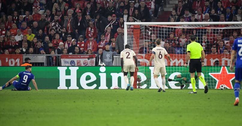 17 09 2024, xemx, Football UEFA Champions League, FC Bayern Muenchen Dinamo Zagreb emspor, v l Bruno Petkovic Dinamo Zagreb Goal scored, erziehlt das Tor zum 3 1 DFL DFB REGULATIONS PROHIBIT ANY USE OF PHOTOGRAPHS as IMAGE SEQUENCES and or QUASI VIDEO Muenchen