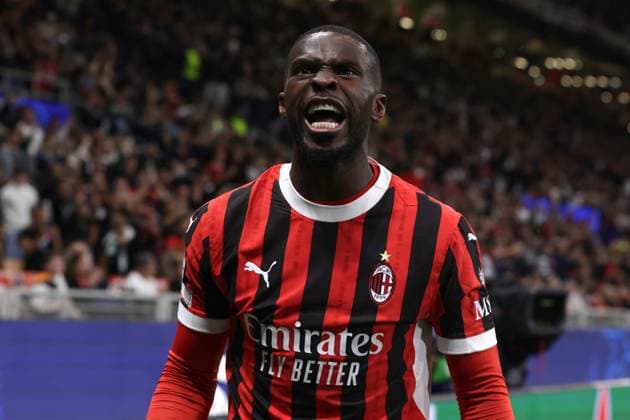 Milan, Italy, 17th September 2024. Fikayo Tomori of AC Milan celebrates after team mate Christian Pulisic scored to give the side a 1-0 lead during the UEFA Champions League match at Giuseppe Meazza, Milan. Picture credit should read: Jonathan Moscrop Sportimage EDITORIAL USE ONLY. No use with unauthorised audio, video, data, fixture lists, club league logos or live services. Online in-match use limited to 120 images, no video emulation. No use in betting, games or single club league player publications. SPI-3297-0014