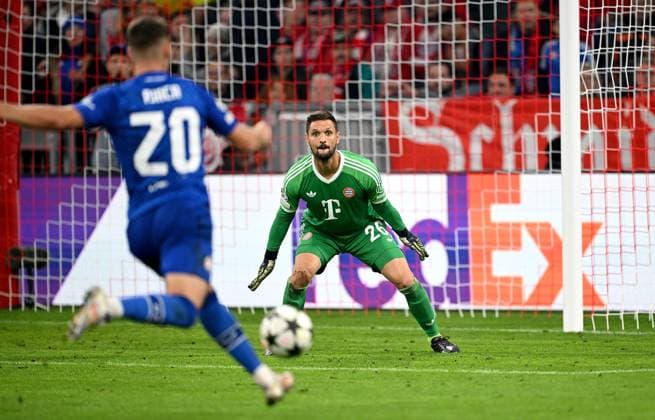 FOOTBALL CHAMPIONS LEAGUE SEASON 2024 2025 Preliminary round 1 Matchday FC Bayern Muenchen Dinamo Zagreb 17 09 2024 Goalkeeper Sven Ulreich FC Bayern Muenchen