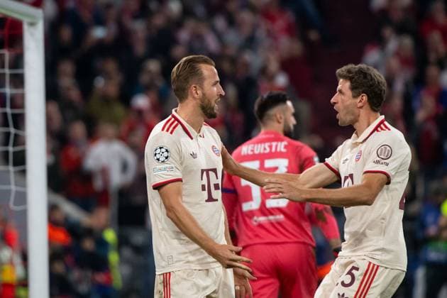 Harry Kane FC Bayern Muenchen, 09 , Thomas Mueller FC Bayern Muenchen, 25 celebrating the goal for 7 2, Ivan Nevistic GNK Dinamo, 33 annoyed, GER, FC Bayern Muenchen vs GNK Dinamo Zagreb, Football, Champions League, Matchday 1, Season 2024 2025, 17 09 2024 GER, FC Bayern Muenchen vs GNK Dinamo Zagreb, Football, Champions League, Matchday 1, Season 2024 2025, 17 09 2024 Muenchen Copyright: xEibner-Pressefoto Memmlerx EP_MMR