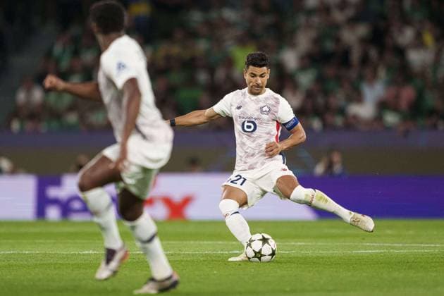 Benjamin Andre of Lille (R) looks to pass the ball during the UEFA Champions League football match between Sporting CP and Lille at Estádio José Alvalade in Lisbon, Portugal on 17th September. FOOTBALL : Sporting Portugal CP vs Lille LOSC - Ligue des Champions UEFA - Lisbonne - 17 09 2024 SPP Panoramic 