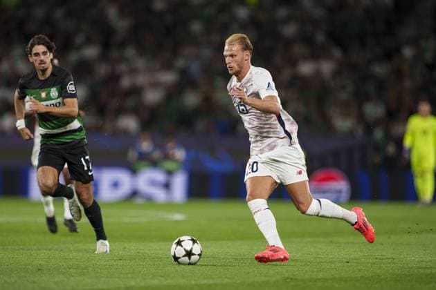Mitchel Bakker of Lille runs with the ball during the UEFA Champions League football match between Sporting CP and Lille at Estádio José Alvalade in Lisbon, Portugal on 17th September. FOOTBALL : Sporting Portugal CP vs Lille LOSC - Ligue des Champions UEFA - Lisbonne - 17 09 2024 SPP Panoramic 