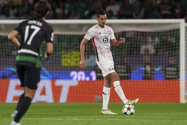 Aissa Mandi of Lille controls the ball during the UEFA Champions League football match between Sporting CP and Lille at Estádio José Alvalade in Lisbon, Portugal on 17th September. FOOTBALL : Sporting Portugal CP vs Lille LOSC - Ligue des Champions UEFA - Lisbonne - 17 09 2024 SPP Panoramic 