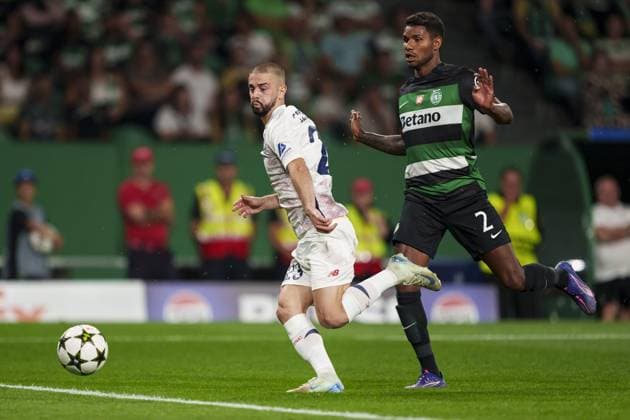 Edon Zhegrova of Lille (L) dribbles Matheus Reis of Sporting (R) during the UEFA Champions League football match between Sporting CP and Lille at Estádio José Alvalade in Lisbon, Portugal on 17th September. FOOTBALL : Sporting Portugal CP vs Lille LOSC - Ligue des Champions UEFA - Lisbonne - 17 09 2024 SPP Panoramic 